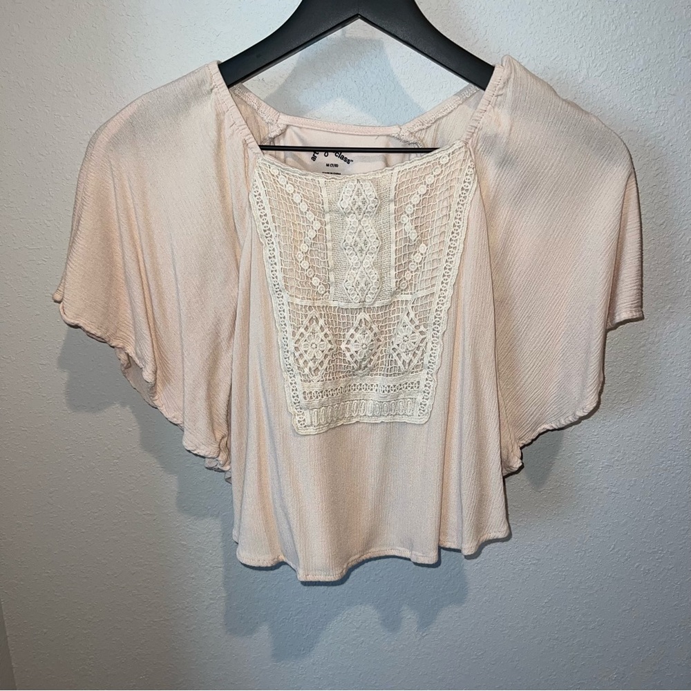 art class size m (7/8) cream/pink flowing top with knitted detail